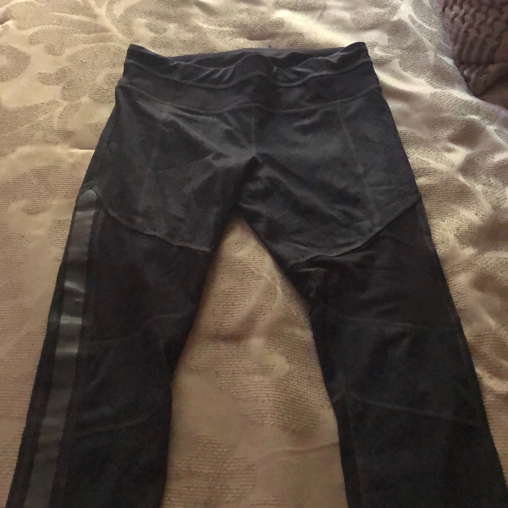 Lululemon black crop print and mesh yoga pants